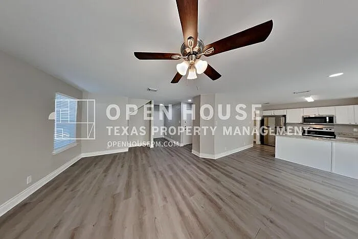 227 Eagle Pass Dr — Photo 3
