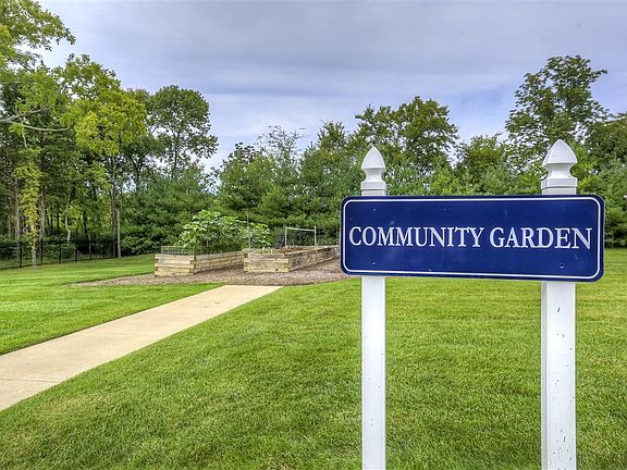 Colonial Village Amenities