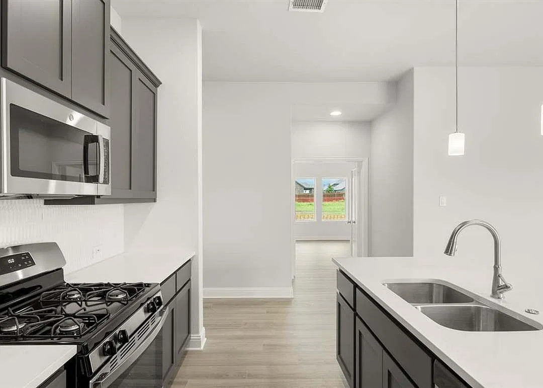 4 bed, 2264 sqft, $2,850 — Photo 3