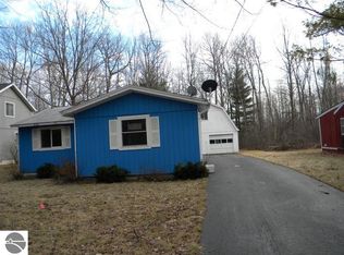 7555 Hillsdale Dr, Hale, MI 48739