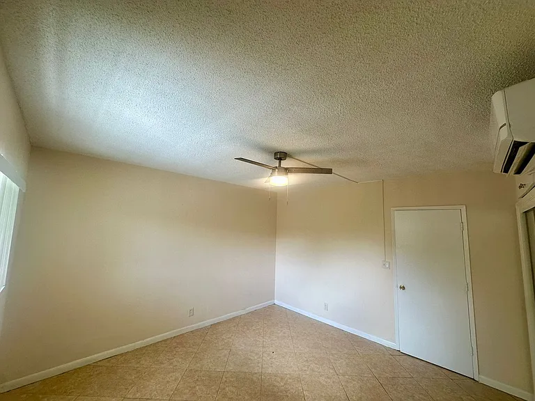 2170 NE 51st Ct #B25 — Photo 8