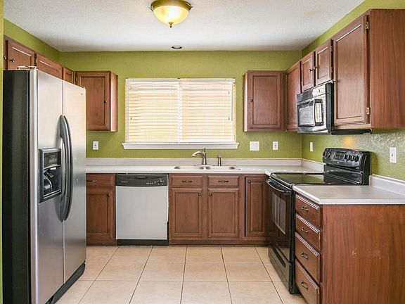 3rd image of 11015 Lagrange Park Dr NE