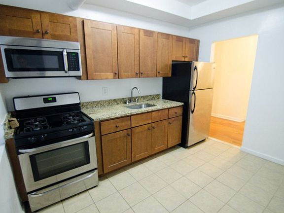 2nd image of 3242 33rd St