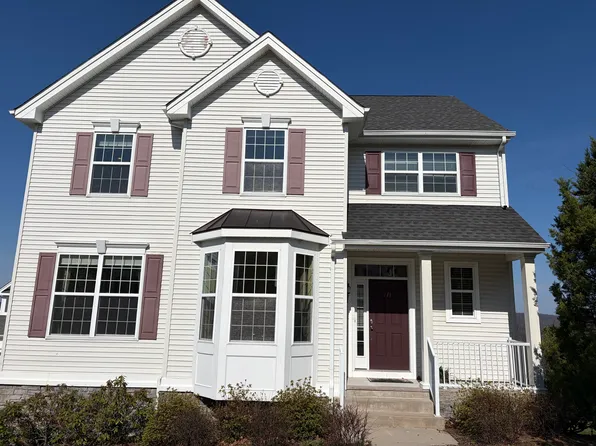 273 Winding Hill Dr, Hackettstown, NJ 07840