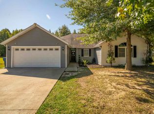 305 Noah Ln, Carterville, IL 62918