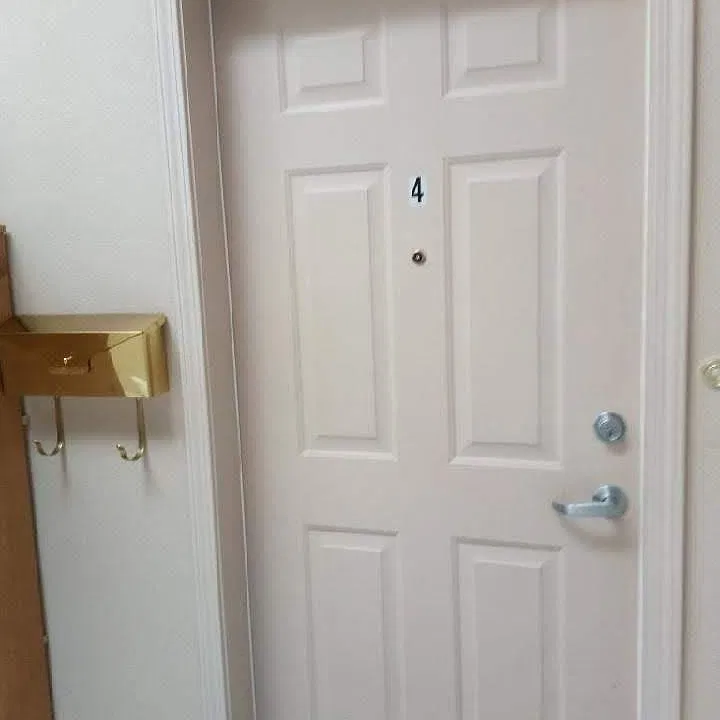 Entrance from common 4 unit hall