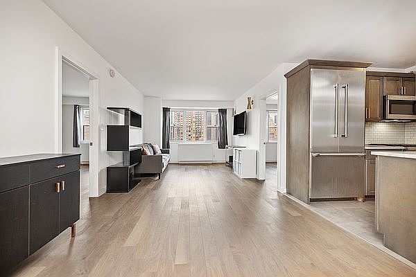 1st image of 400 E 54th St APT 17B