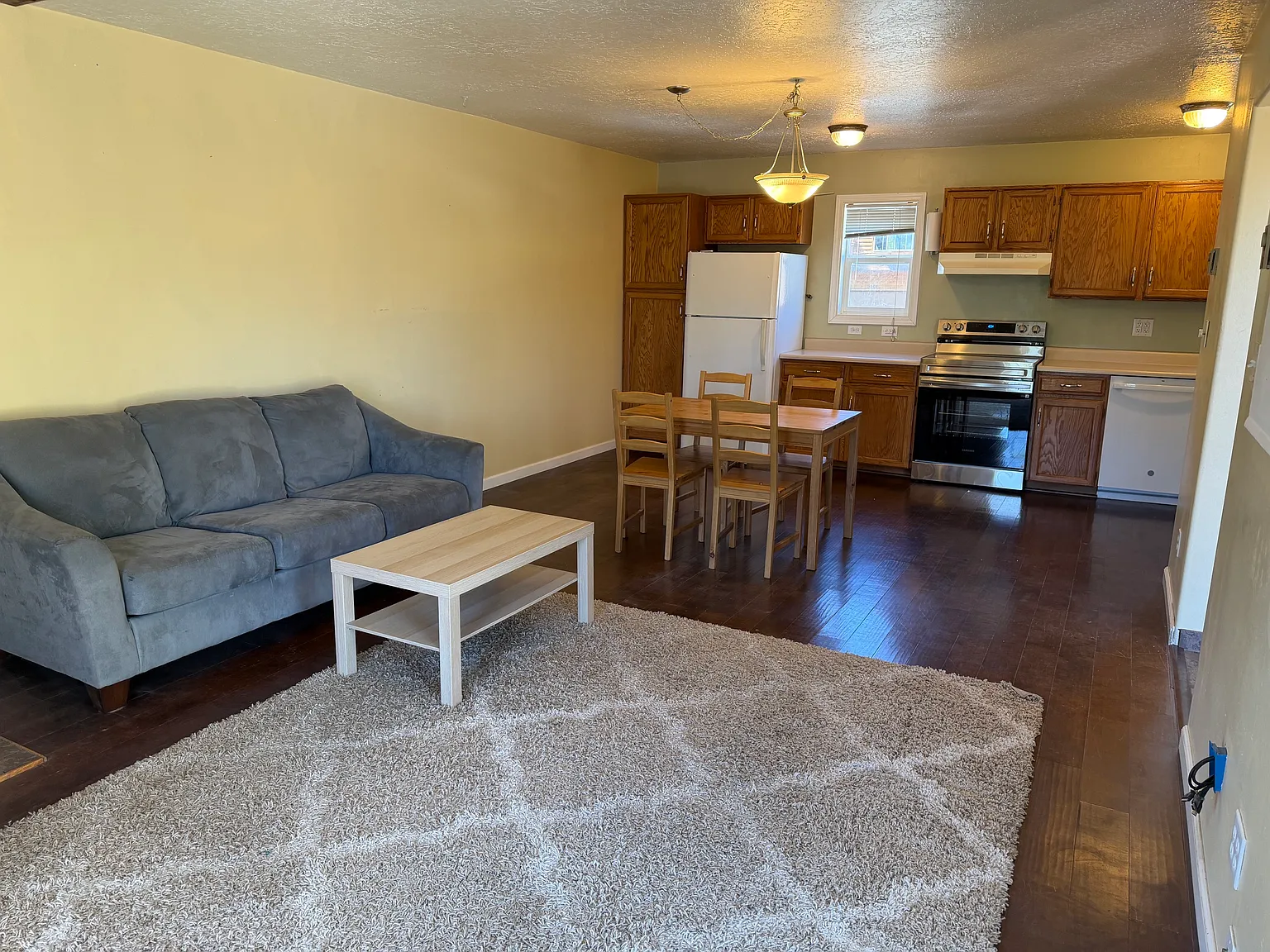 3 bed, 2.5 bath, 1624 sqft, $3,600 — Photo 2