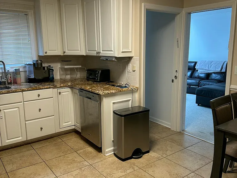 4 Joanna Ct — Photo 8