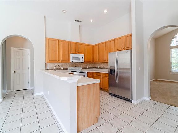 5th image of 1836 Vista Royale Blvd
