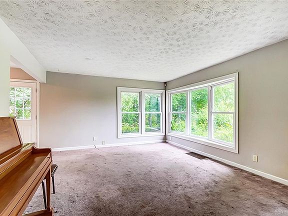 5th image of 230 Hayden Ave