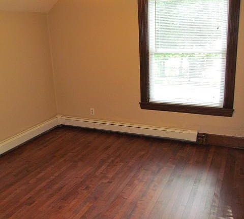 3rd image of 2832 27th Ave S #2