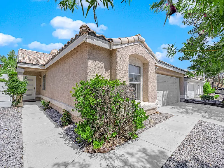 2505 Sea Venture Dr — Photo 3