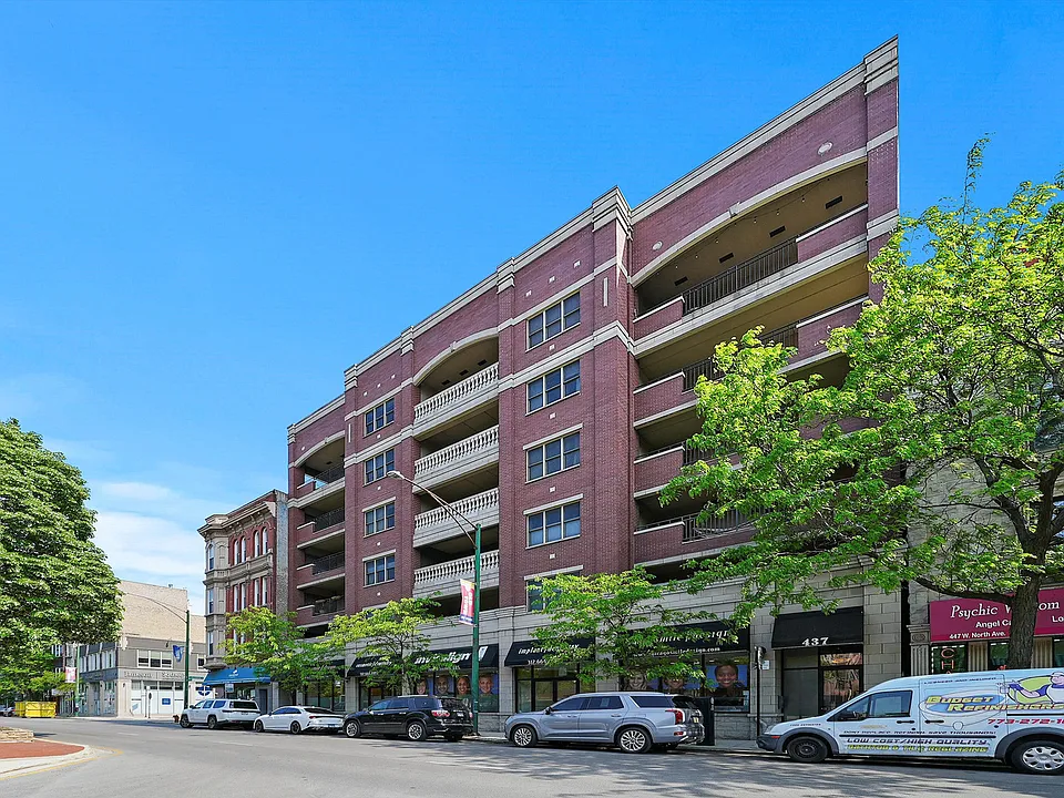 437 W North Ave #202