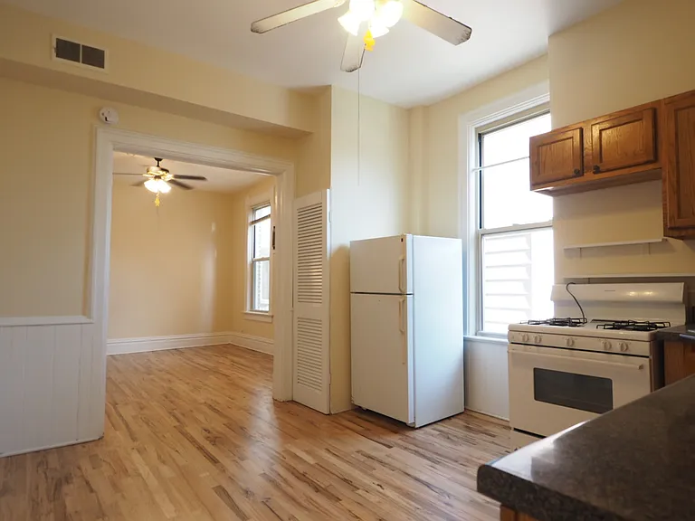 2138 N Sheffield Ave #2R — Photo 1