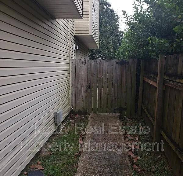 809-3 Fox Run Dr — Photo 2