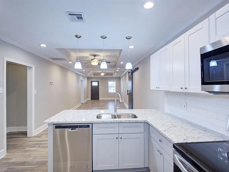 4220 Delhi St — Photo 10