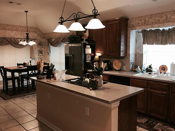 3rd image of 2715 Cliffwood Dr