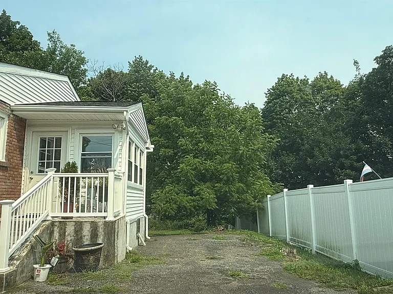 3 Elm St — Photo 16