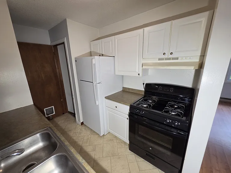 152 Cottage Grv #B — Photo 7