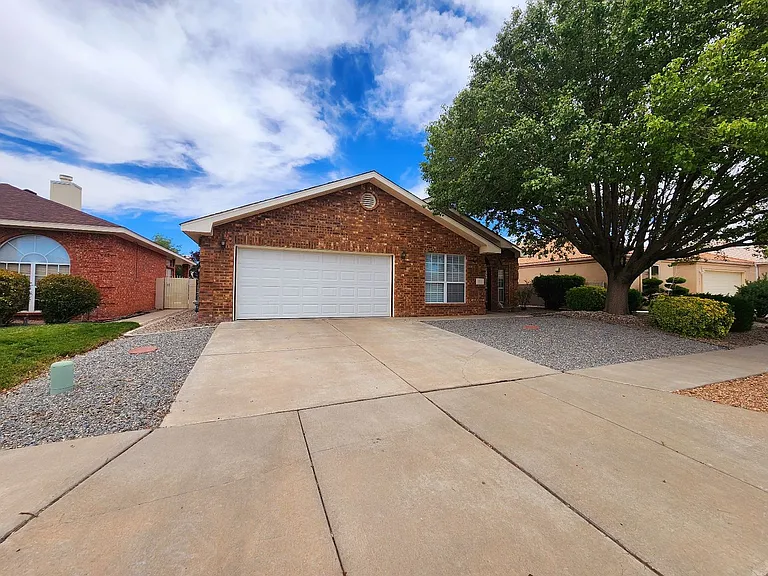 915 Tony Sanchez Dr SE — Photo 11