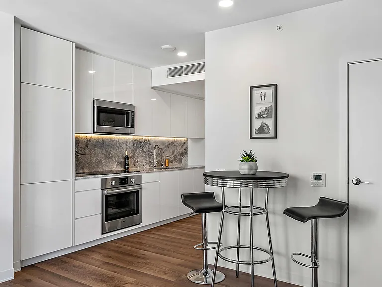 987 Queen St #2216 — Photo 9
