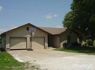 1051 Arrowhead Dr, Nixa, MO 65714