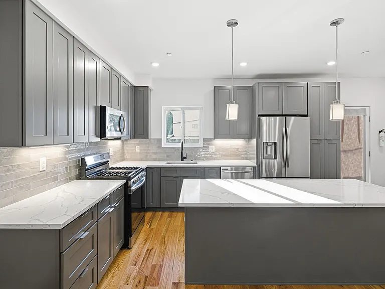 7013 Pipers Glen Way — Photo 9