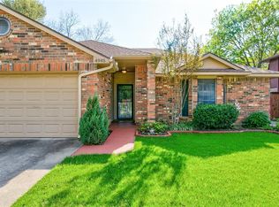 4945 Oak Hollow Dr, Grand Prairie, TX 75052