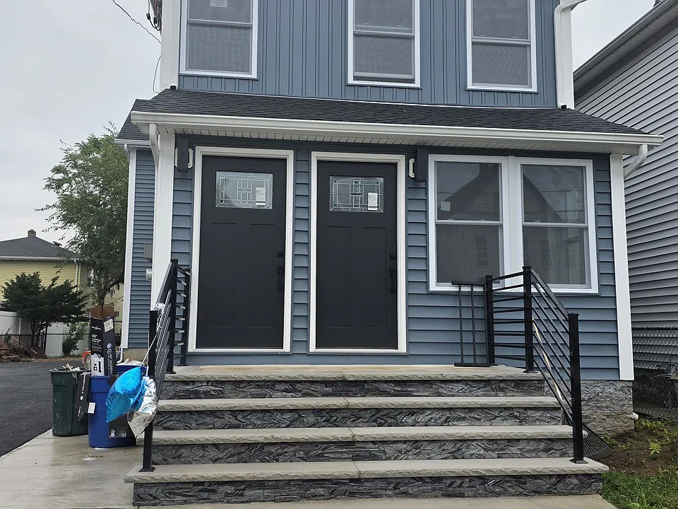 427 Howe Ave #2