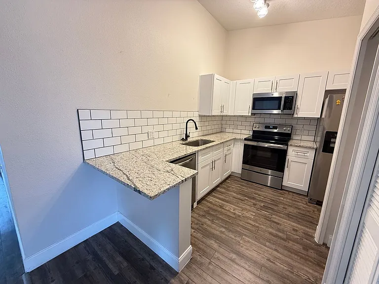 8844 Grand Palms Cir — Photo 30