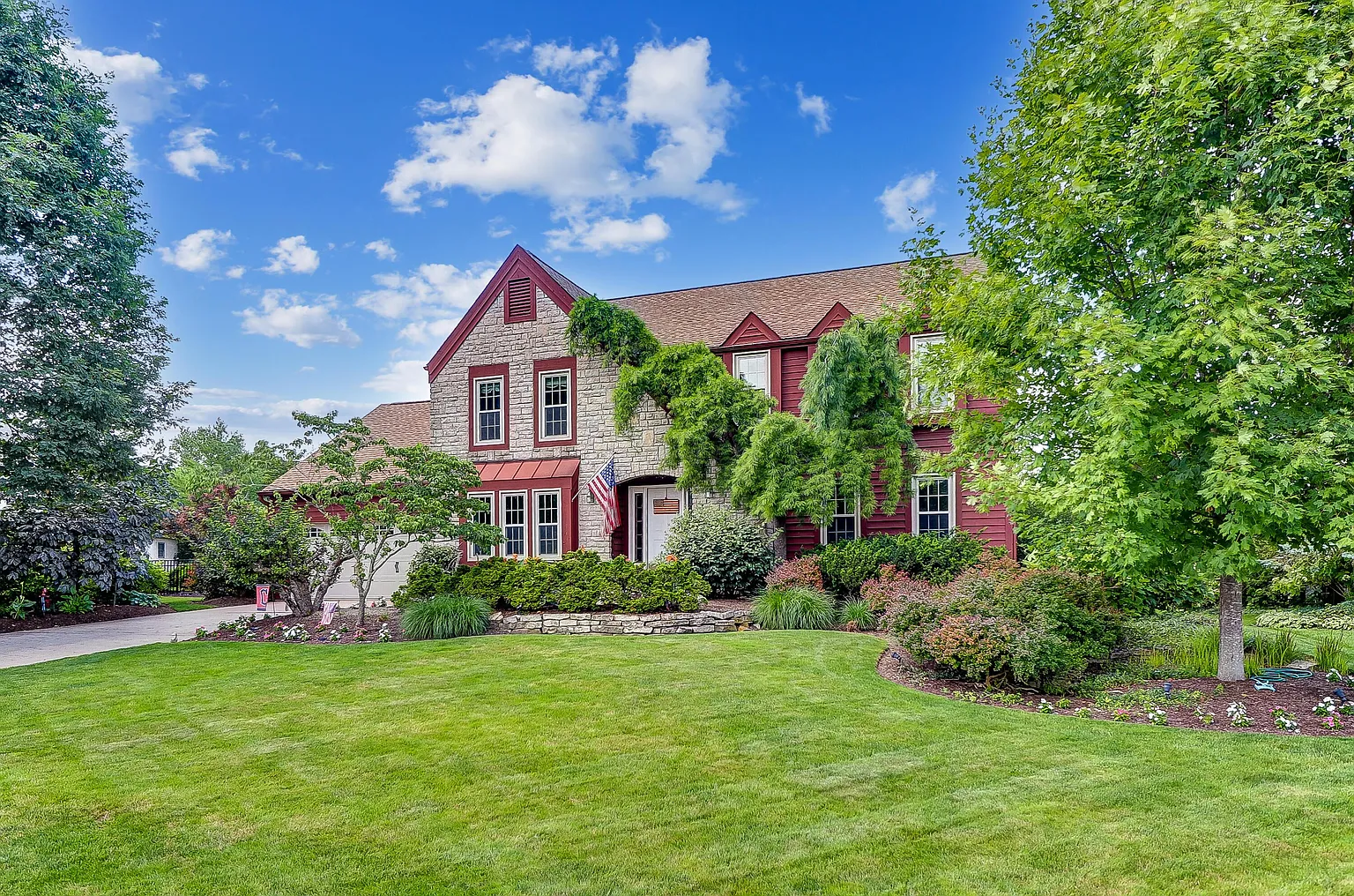 230 Oakham Ct photo 1