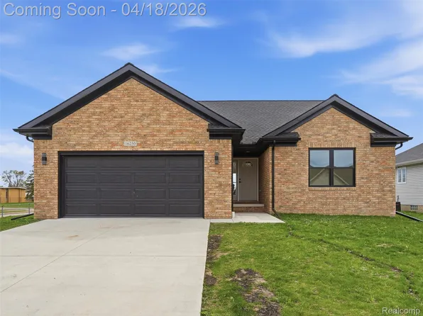16250 Guest Ct, Roseville, MI 48066