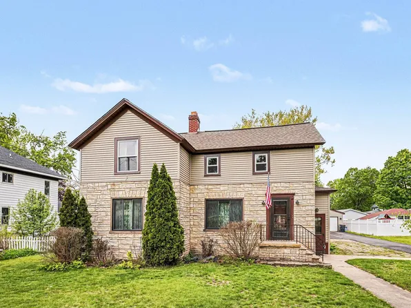 218 Kalamazoo St, Otsego, MI 49078