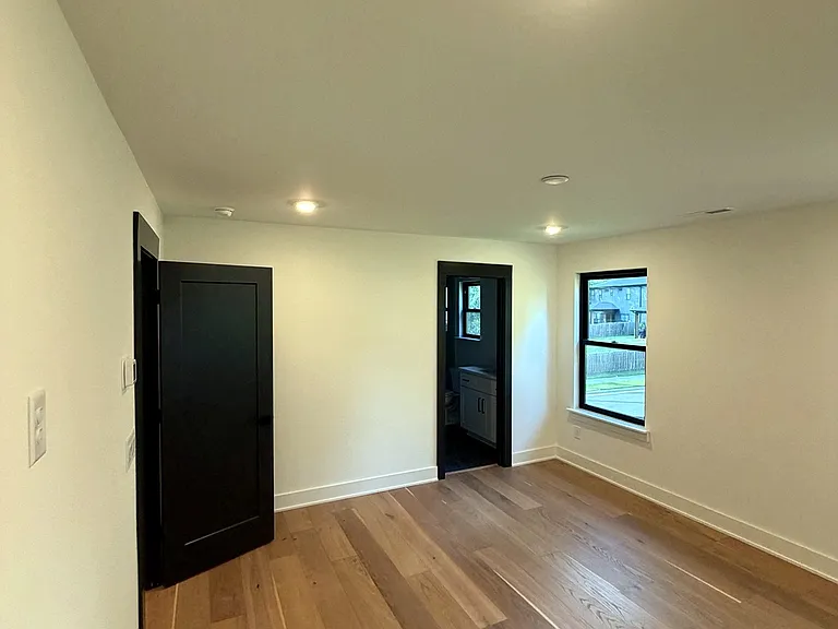 4117 Sarah Dr — Photo 30