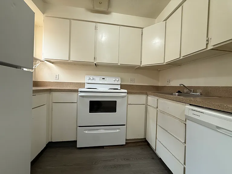 361 S Walnut St — Photo 3