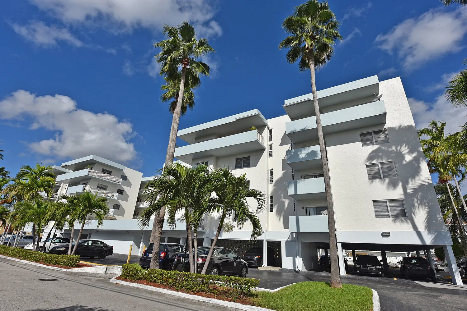 Sunworld Apartments — Photo 2