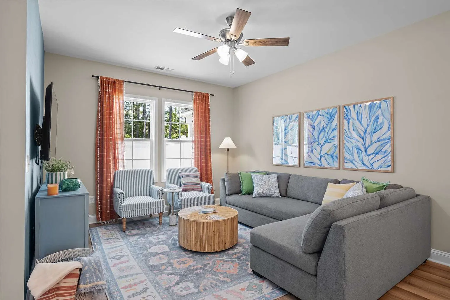 3 bed, 2.0 bath, 1367 sqft, $4,295 — Photo 3