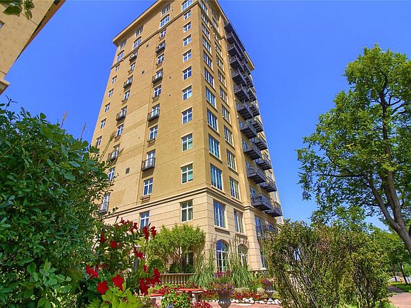 3rd image of 25 N Downing St Unit 1-403