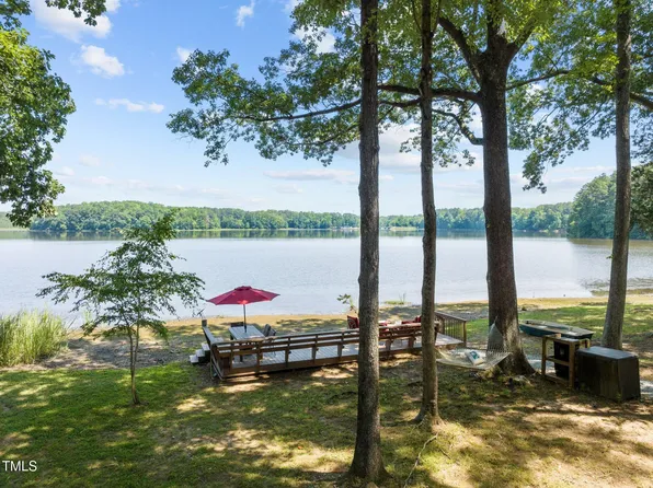 901 Edgewater Dr, Garner, NC 27529