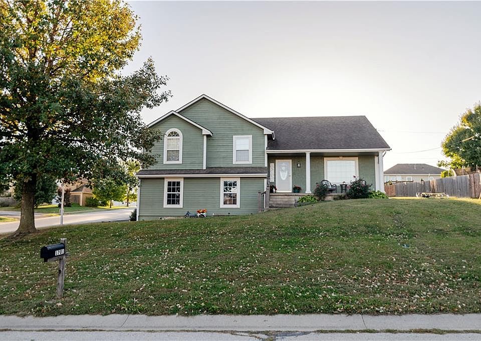 1st image of 1701 Jayhawk Dr