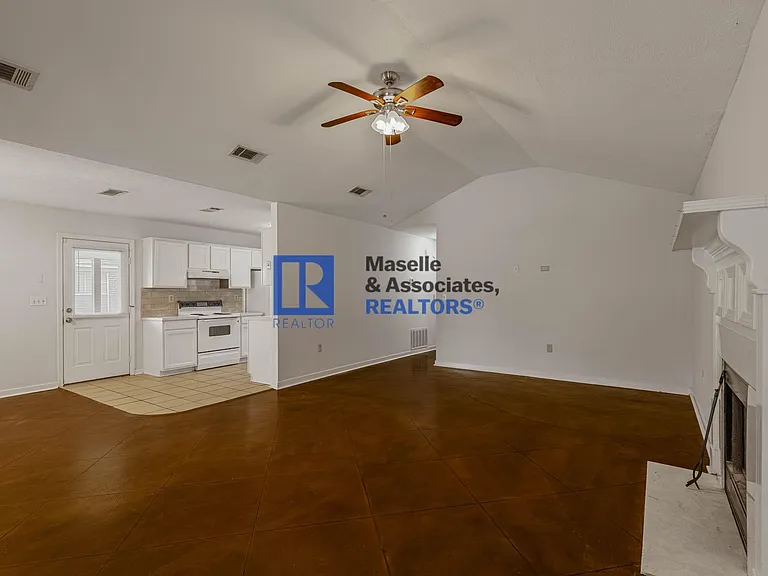 1212 Barnett Bend Cir — Photo 8