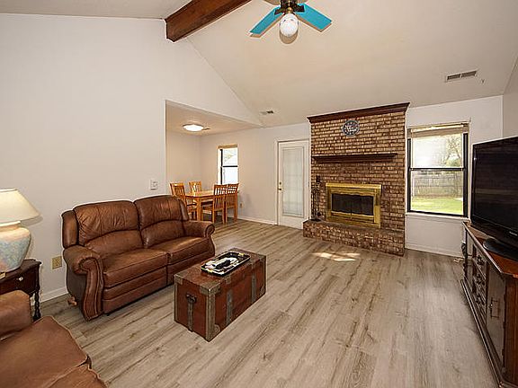 3rd image of 52 Oak Grove Rd