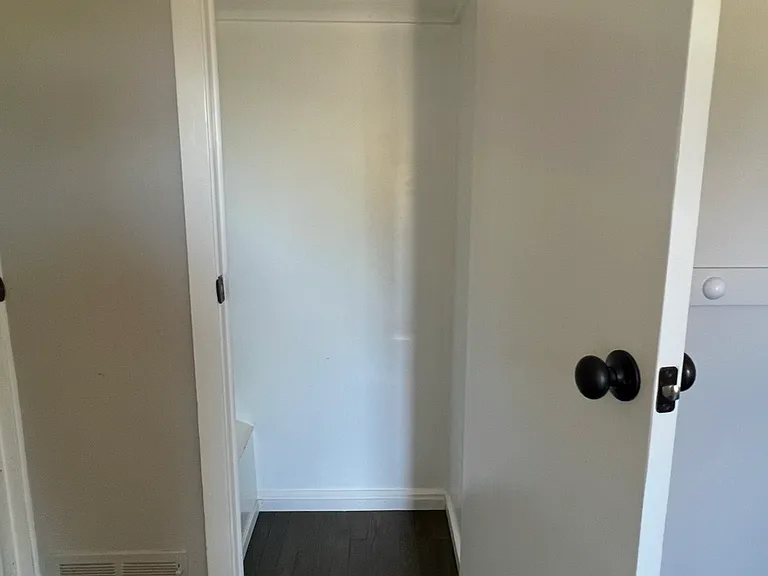 11-17 Dupont Pl #15 — Photo 15