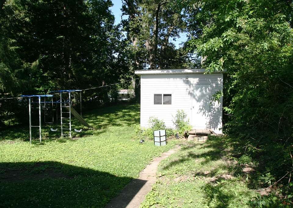 2nd image of 2329 Leonard Dr