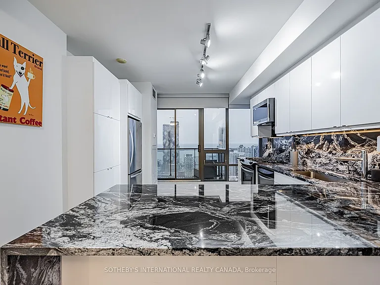 33 Lombard St #4301 — Photo 12