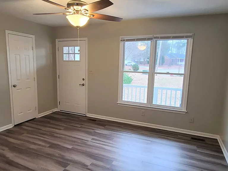 145 York Ct — Photo 12