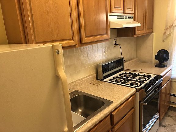 5th image of 2249 35th St