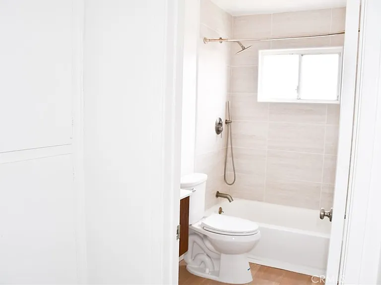 994 Valencia St #104 — Photo 32
