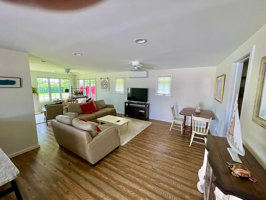 2 bed, 1.0 bath, 904 sqft, $2,650 — Photo 3